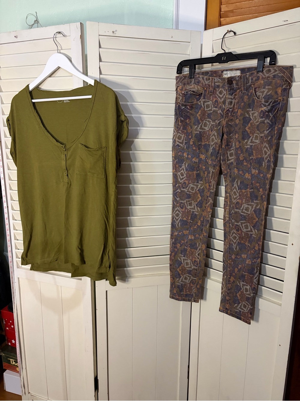 Two piece PREMIUM outfit including Free People jeans and an Aerie top